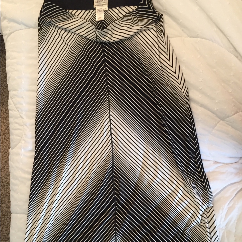 Max Studio size L maxi length skirt